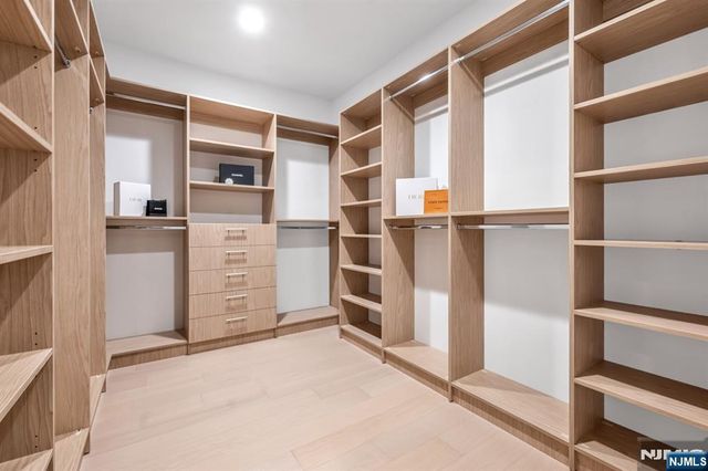 13 Fey Place, Oradell, NJ 07649