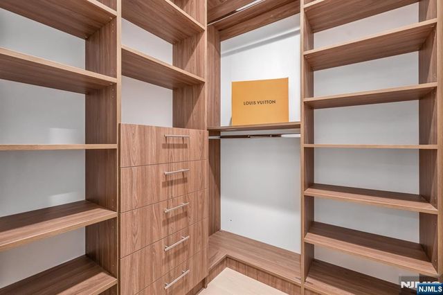 13 Fey Place, Oradell, NJ 07649