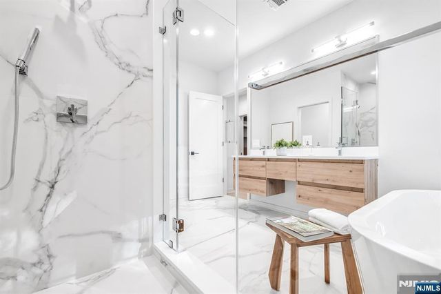 13 Fey Place, Oradell, NJ 07649