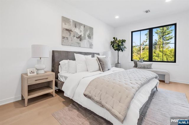 13 Fey Place, Oradell, NJ 07649