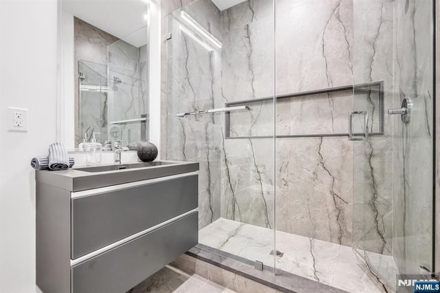 13 Fey Place, Oradell, NJ 07649