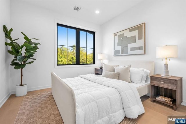 13 Fey Place, Oradell, NJ 07649