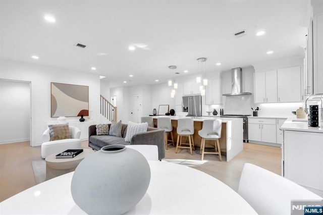 13 Fey Place, Oradell, NJ 07649