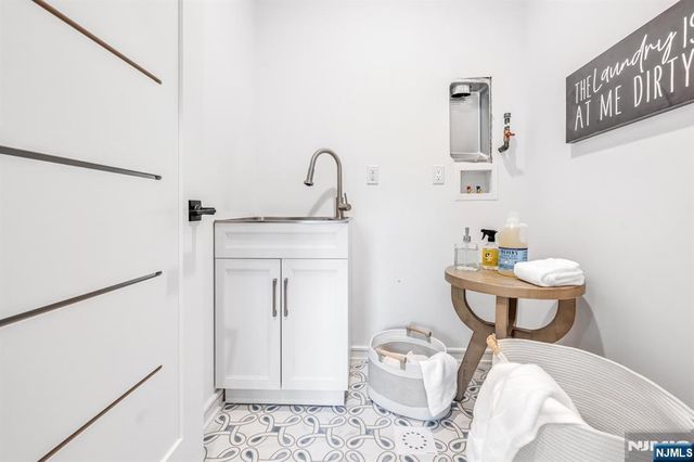 13 Fey Place, Oradell, NJ 07649