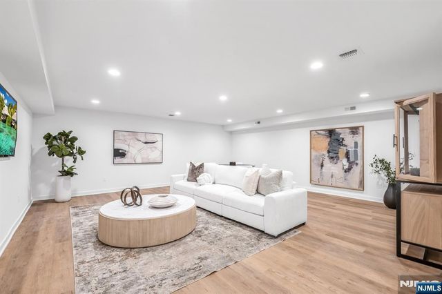 13 Fey Place, Oradell, NJ 07649