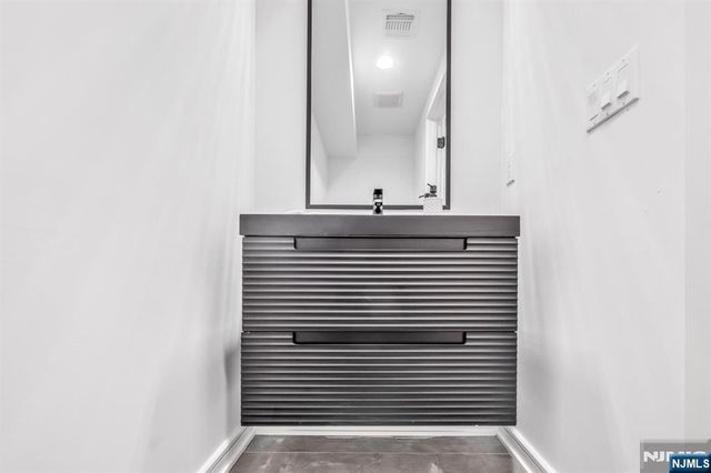 13 Fey Place, Oradell, NJ 07649