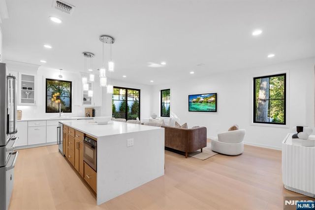 13 Fey Place, Oradell, NJ 07649