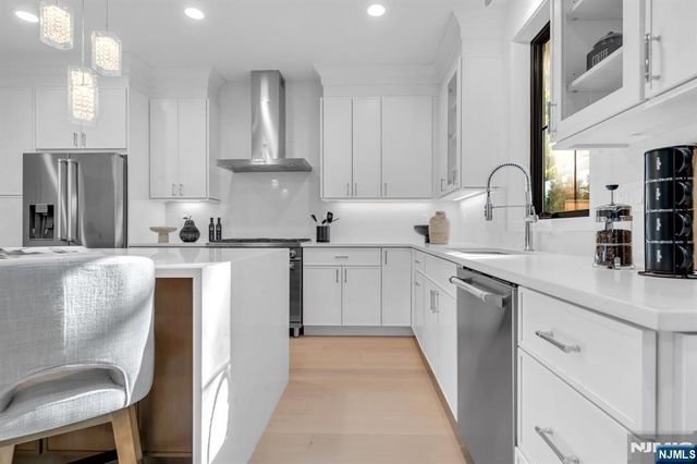 13 Fey Place, Oradell, NJ 07649