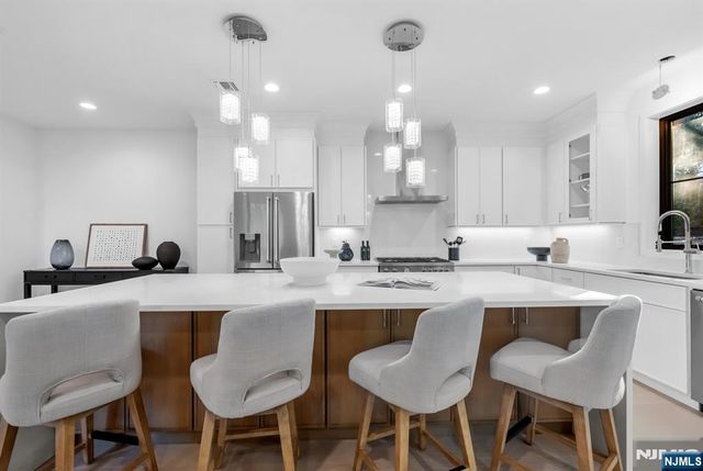 13 Fey Place, Oradell, NJ 07649