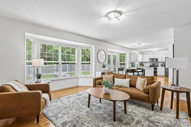 511 Winter Garden Drive, Fenton, MO 63026