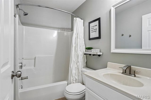 511 Winter Garden Drive, Fenton, MO 63026