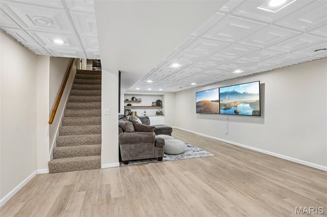 511 Winter Garden Drive, Fenton, MO 63026