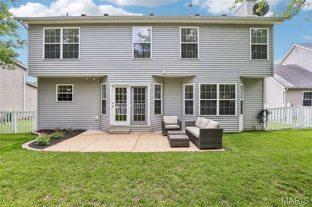 511 Winter Garden Drive, Fenton, MO 63026