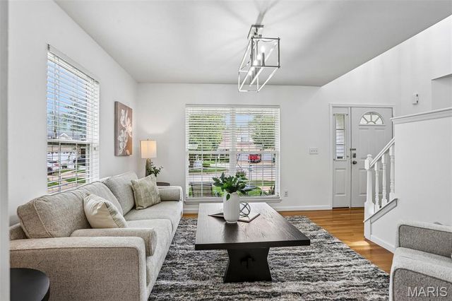 511 Winter Garden Drive, Fenton, MO 63026