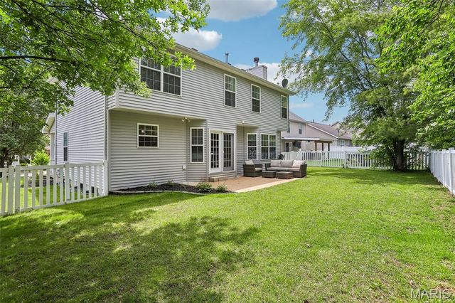 511 Winter Garden Drive, Fenton, MO 63026