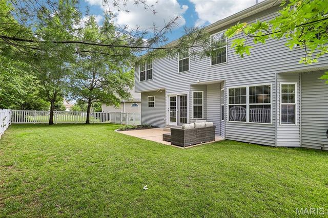511 Winter Garden Drive, Fenton, MO 63026