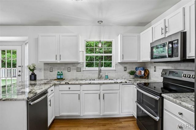 511 Winter Garden Drive, Fenton, MO 63026