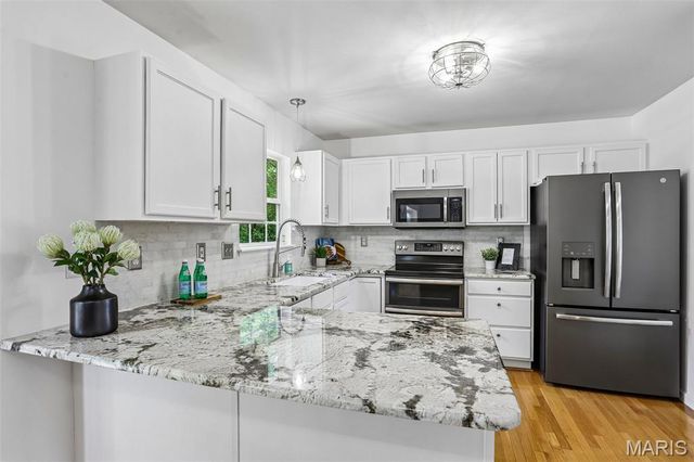 511 Winter Garden Drive, Fenton, MO 63026