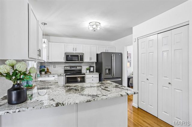 511 Winter Garden Drive, Fenton, MO 63026