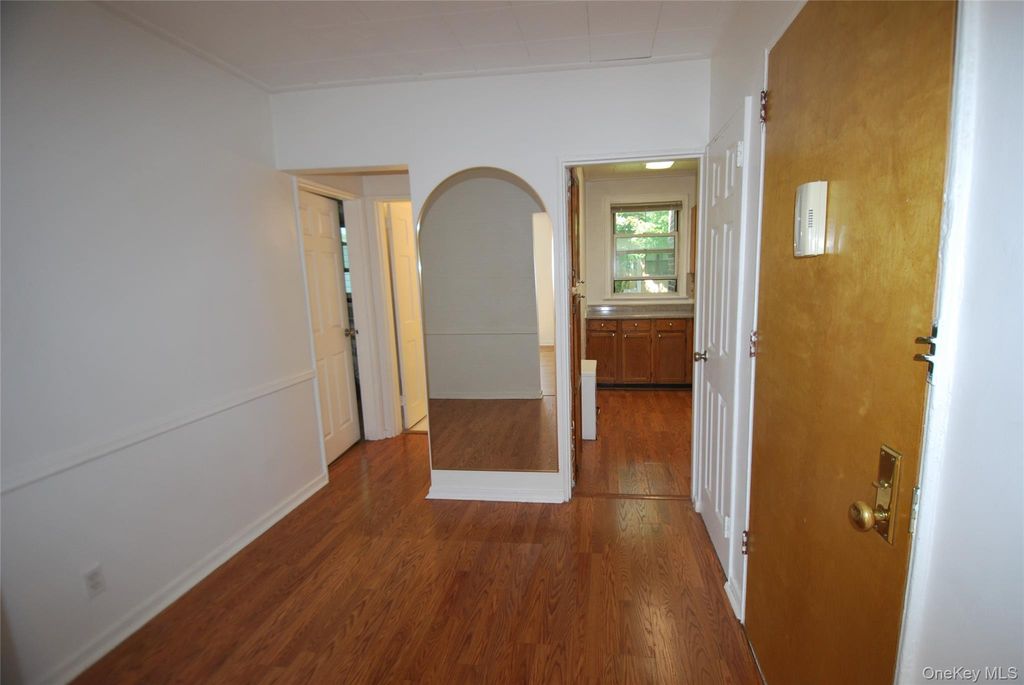 10 Stokes Road 2A, Yonkers, NY 10710 — photo 2