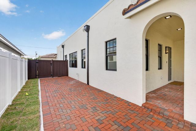 1013 Ardmore Road, West Palm Beach, FL 33401