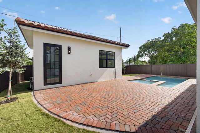 1013 Ardmore Road, West Palm Beach, FL 33401