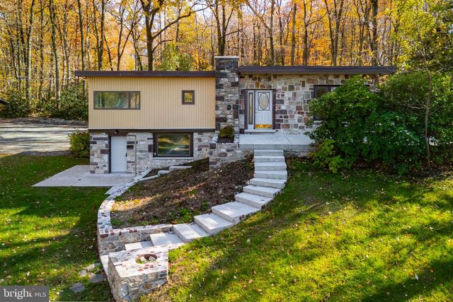 3211 PRICETOWN RD, Fleetwood, PA 19522