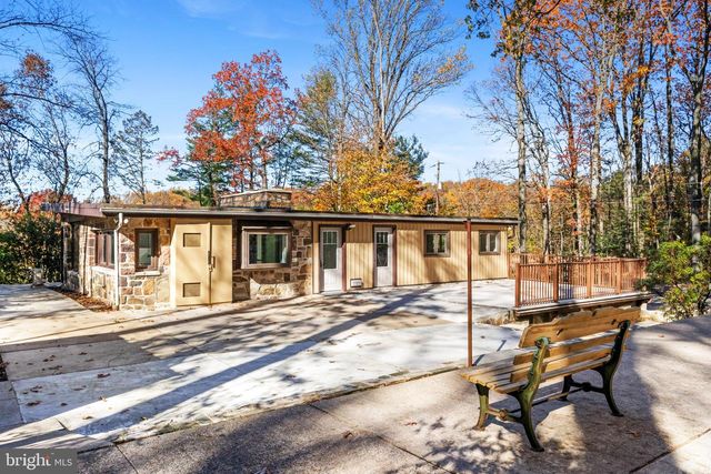 3211 PRICETOWN RD, Fleetwood, PA 19522