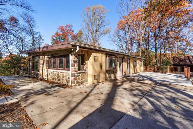 3211 PRICETOWN RD, Fleetwood, PA 19522