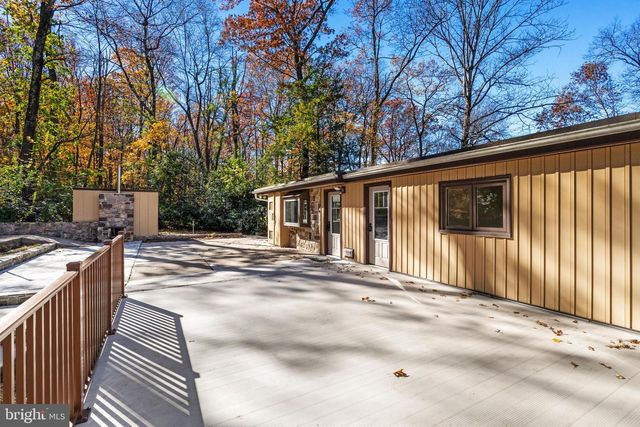 3211 PRICETOWN RD, Fleetwood, PA 19522