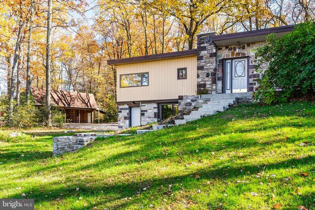 3211 PRICETOWN RD, Fleetwood, PA 19522