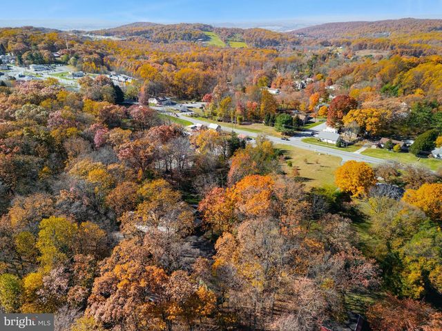 3211 PRICETOWN RD, Fleetwood, PA 19522