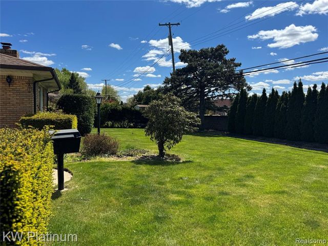 37351 Andrew Drive, Sterling Heights, MI 48312