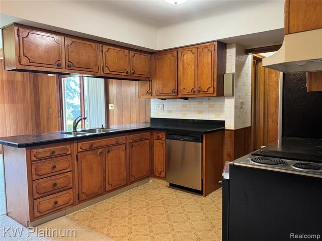 37351 Andrew Drive, Sterling Heights, MI 48312