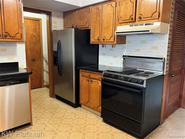 37351 Andrew Drive, Sterling Heights, MI 48312