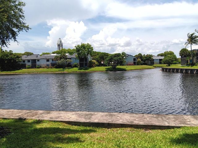 23157 Fountain View Drive E, Boca Raton, FL 33433