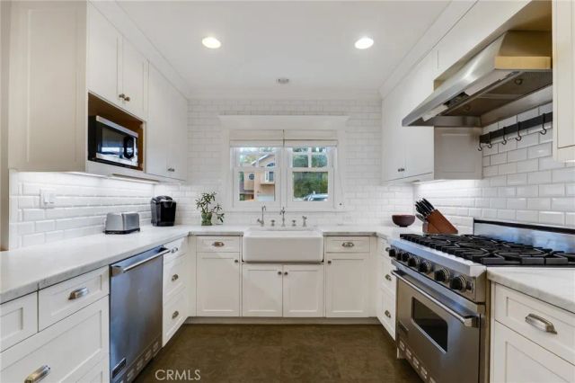 22107 San Miguel, Woodland Hills, CA 91364