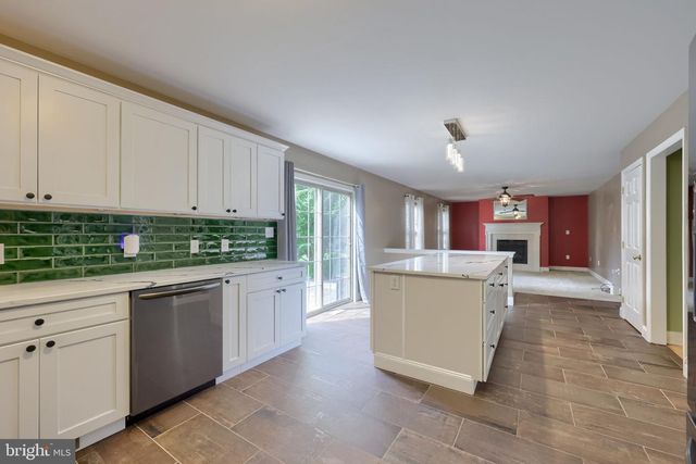 1314 HEATHERWOOD DR, Mount Joy, PA 17552