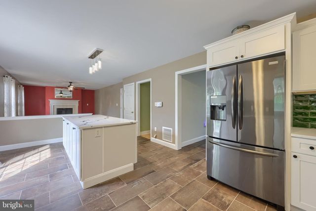 1314 HEATHERWOOD DR, Mount Joy, PA 17552