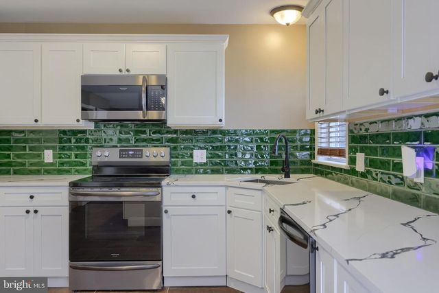 1314 HEATHERWOOD DR, Mount Joy, PA 17552