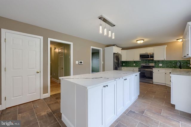 1314 HEATHERWOOD DR, Mount Joy, PA 17552