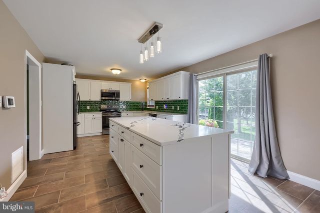 1314 HEATHERWOOD DR, Mount Joy, PA 17552