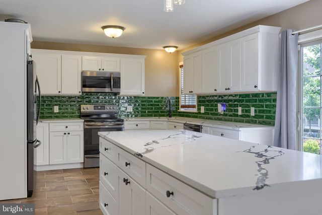 1314 HEATHERWOOD DR, Mount Joy, PA 17552