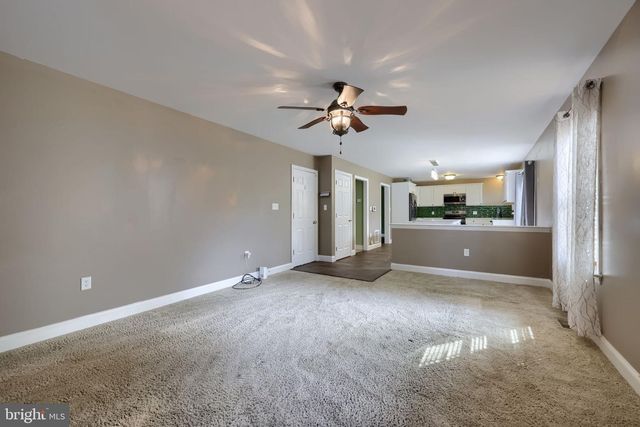 1314 HEATHERWOOD DR, Mount Joy, PA 17552