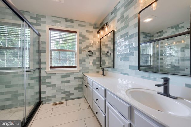 1314 HEATHERWOOD DR, Mount Joy, PA 17552