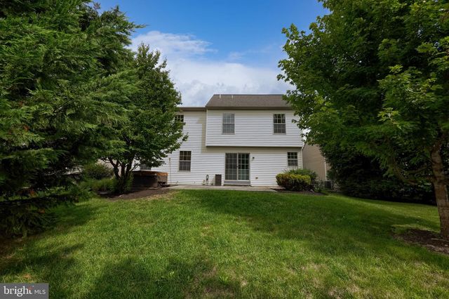 1314 HEATHERWOOD DR, Mount Joy, PA 17552