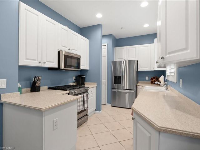 3995 Deer Crossing CT 201, Naples, FL 34114