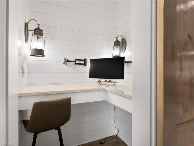 3995 Deer Crossing CT 201, Naples, FL 34114