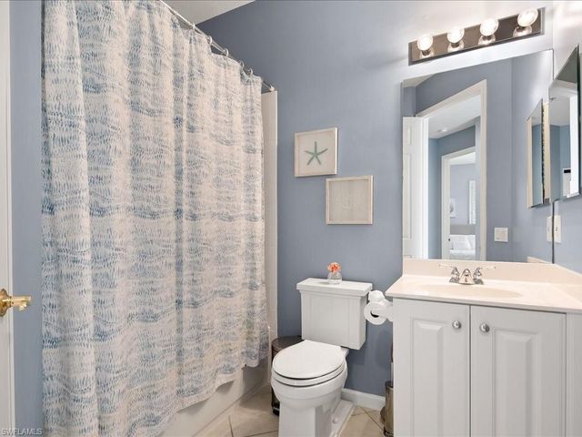 3995 Deer Crossing CT 201, Naples, FL 34114