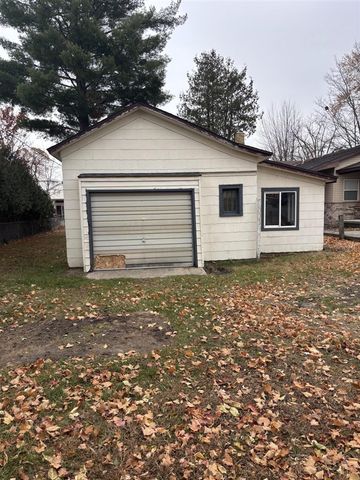 216 S Warren Avenue, Big Rapids, MI 49307